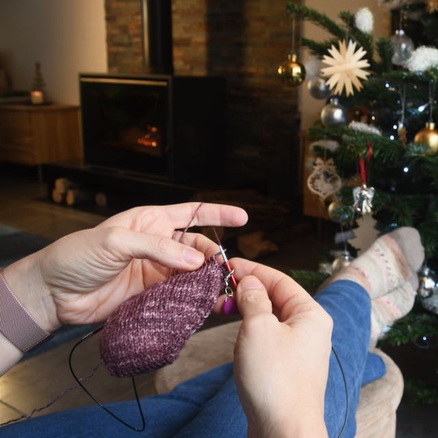 Chaussettes tricotées toe up par Accrochez vos Aiguilles